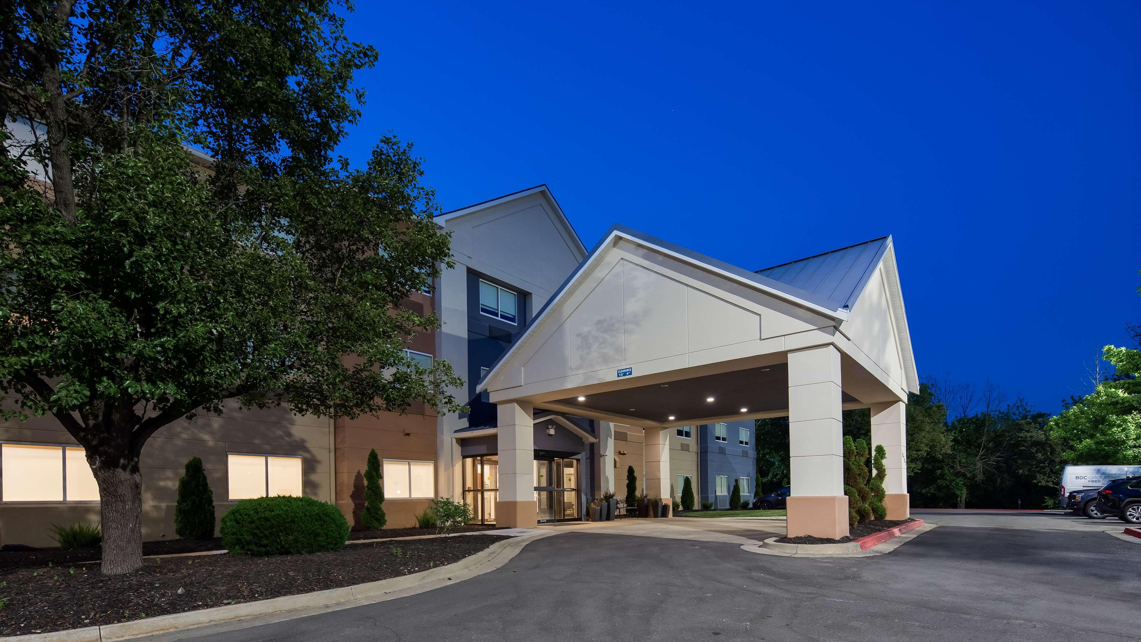 Best Western Independence Kansas City Hotel Exterior photo